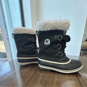 Sorel Waterproof boots, black and white, never used